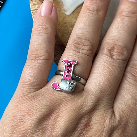 🖤Hello kitty ring with J - Picture 1 of 10